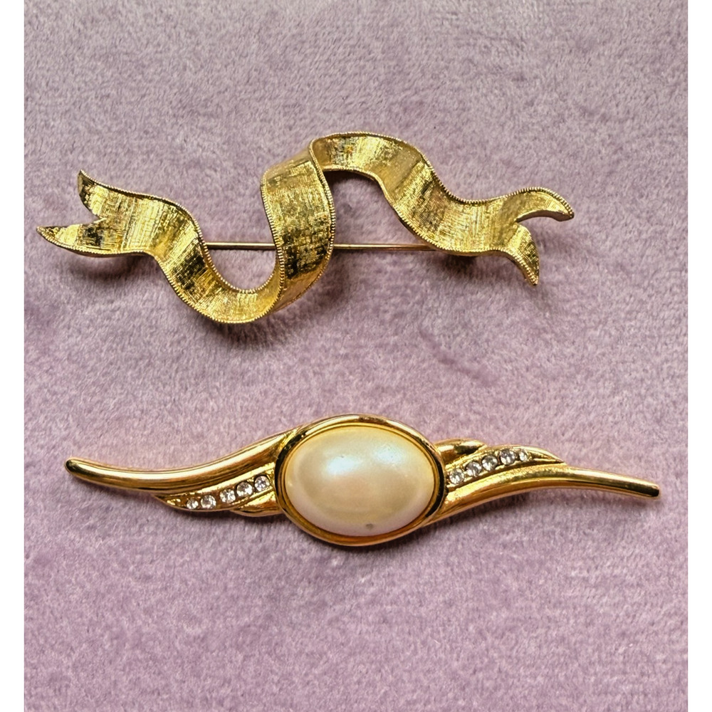 Two Vintage Gold Tone Signed Monet Brooch Pins Ribbon Faux Mabe Pearl Bar 1990s